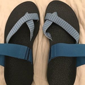 Like New! Size 7 Blue Chaco’s!